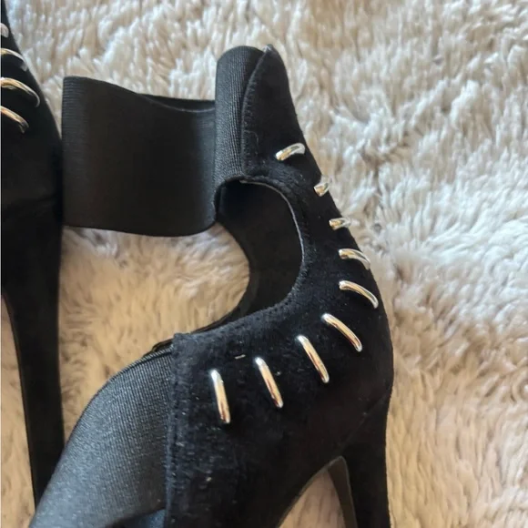 ( Kendall + Kylie) Elegant Black High Heel Sandals - Picture 8 of 11